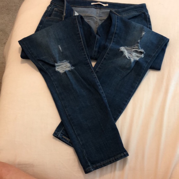 Levi’s 721 High rise skinny w/ distress - Picture 2 of 5